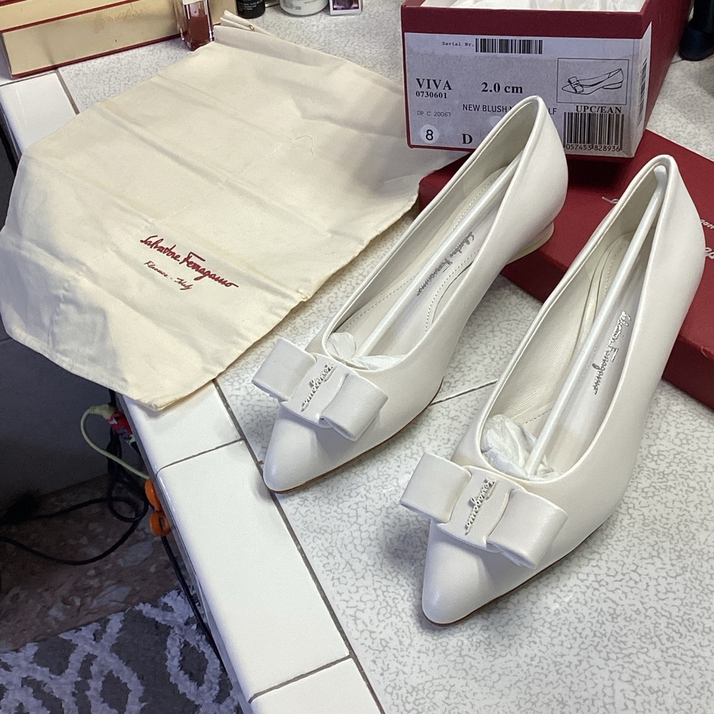 Salvatore Ferragamo Cream Pointed-Toe Bow Pumps